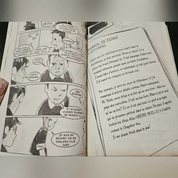 DC‎ Comic Book - Picture 2 of 3